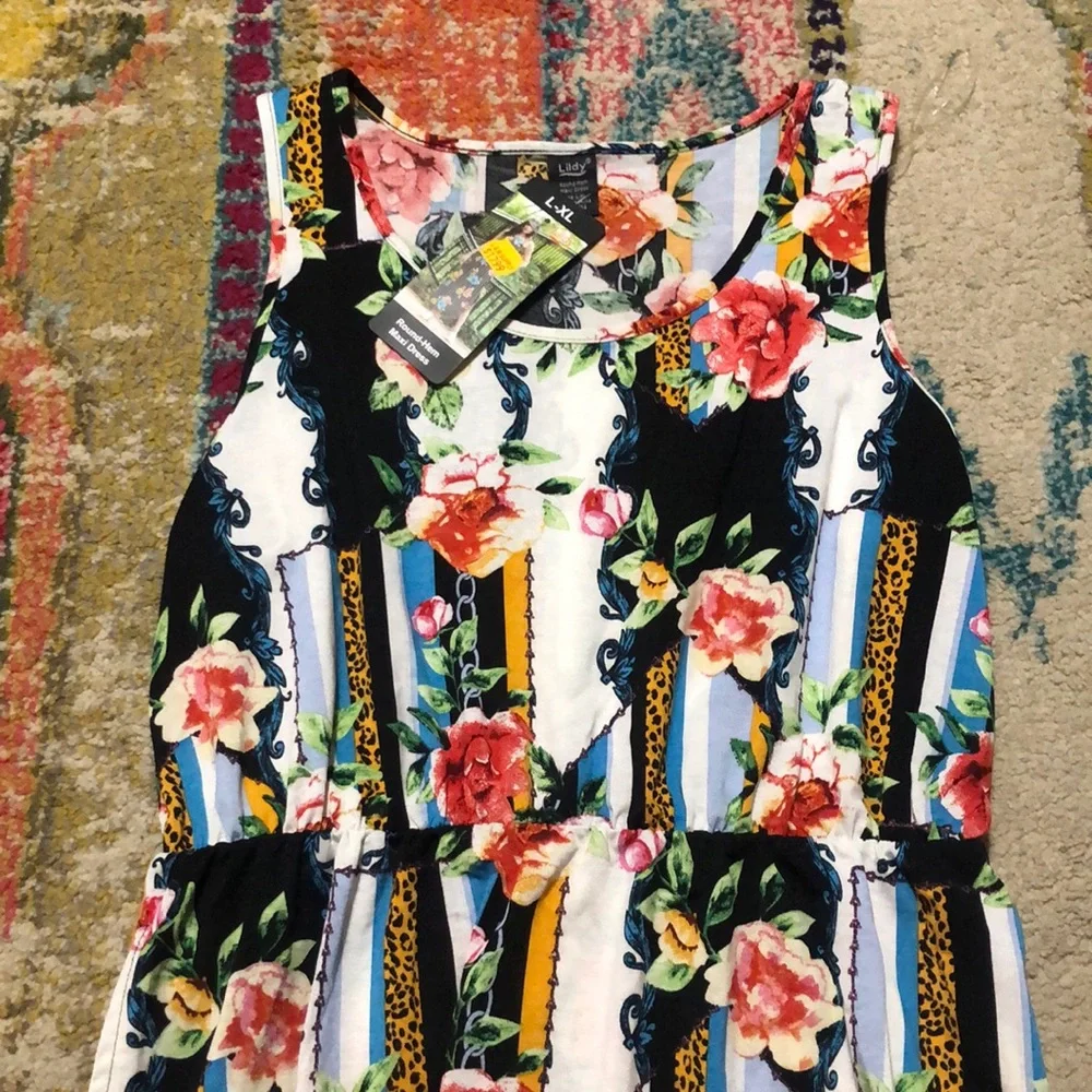 round hem maxi dress - Picture 3 of 4
